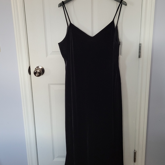 Floor Length Black Velvet Evening Gown - Picture 1 of 7